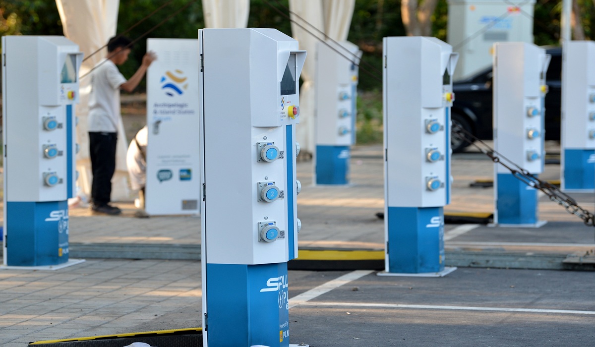 Electric Vehicle Charging Stations Operating on East Java-Bali Route for Homecoming Travellers
