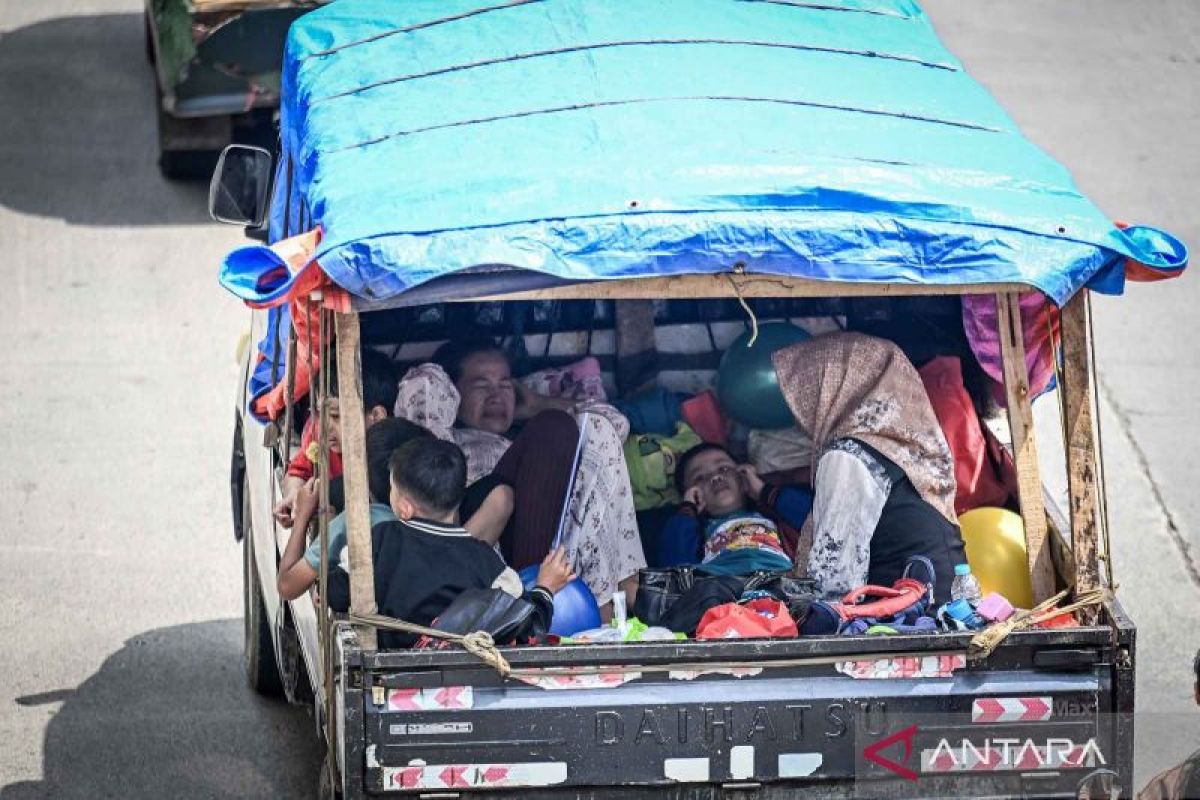 Homebound travellers avoid congestion using old Jakarta-Bandung route via Cianjur