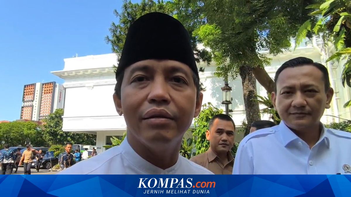 Minister Raja Juli Antoni Prepared to Accept Salary Cuts for State Economy Drive