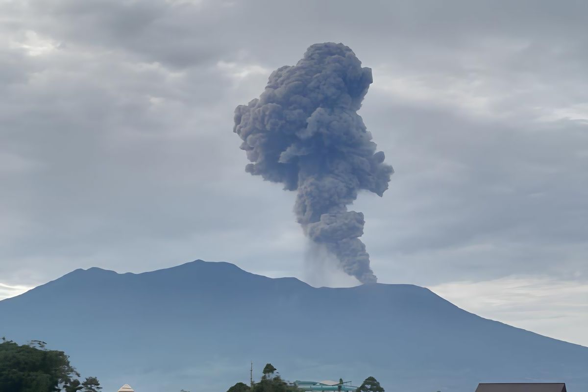 PGA Reports Mount Marapi Eruption on Saturday Night with Duration of 201 Seconds