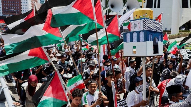 Hamas Urges Iran to Refrain from Targeting Arab Neighbouring Countries