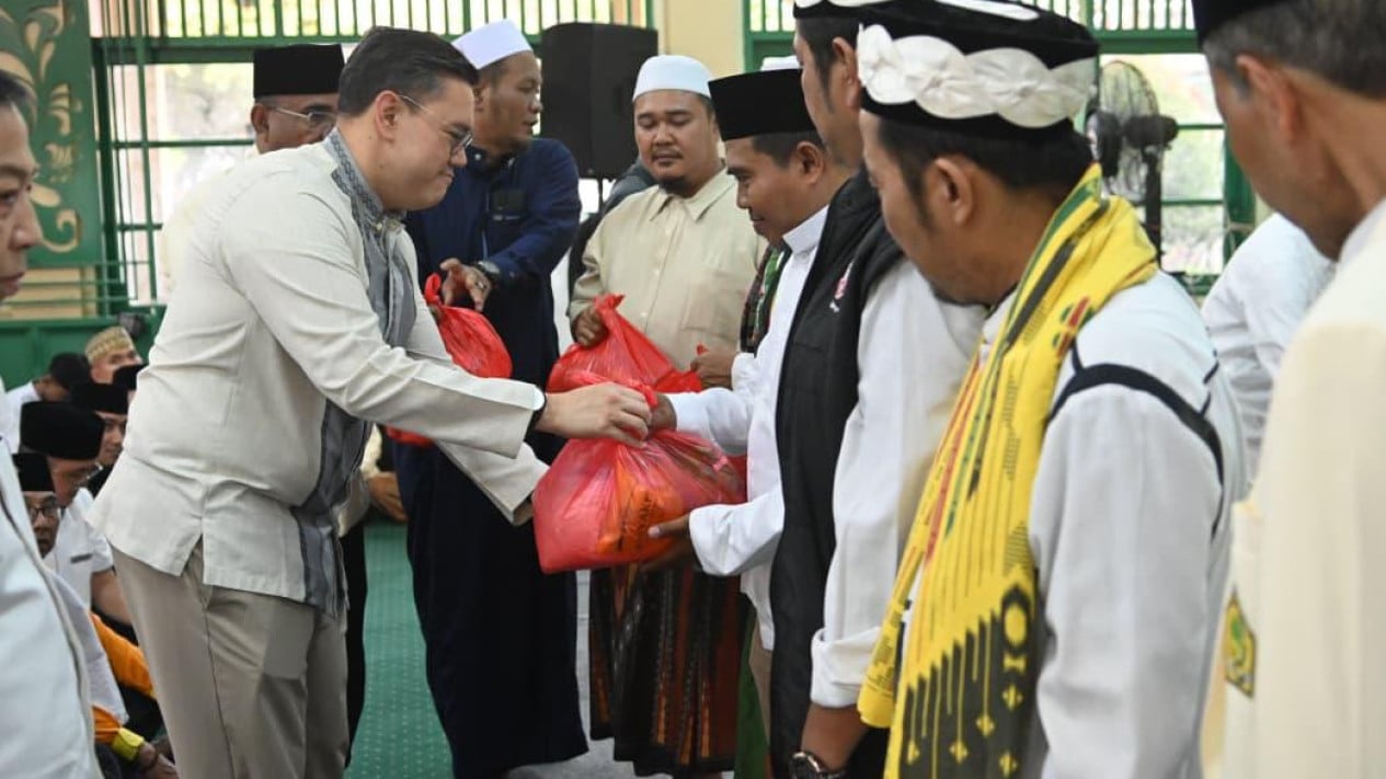 Dave Laksono: Kosgoro 1957 Present for Community Service