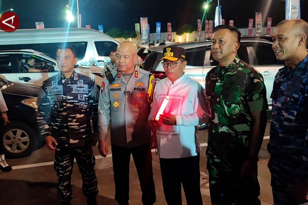 Banten Governor Monitors Homecoming Traveller Movement at Merak Port