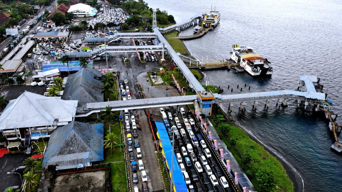 Vehicle Queue at Gilimanuk Port Reaches 30 Km Ahead of Nyepi Holiday