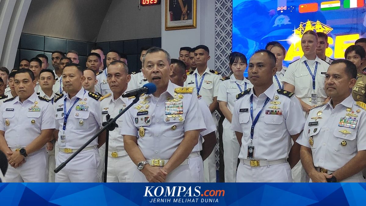 Indonesian Navy Deploys 1,239 Homebound Travellers Aboard Warship from Jakarta to Bangka Belitung
