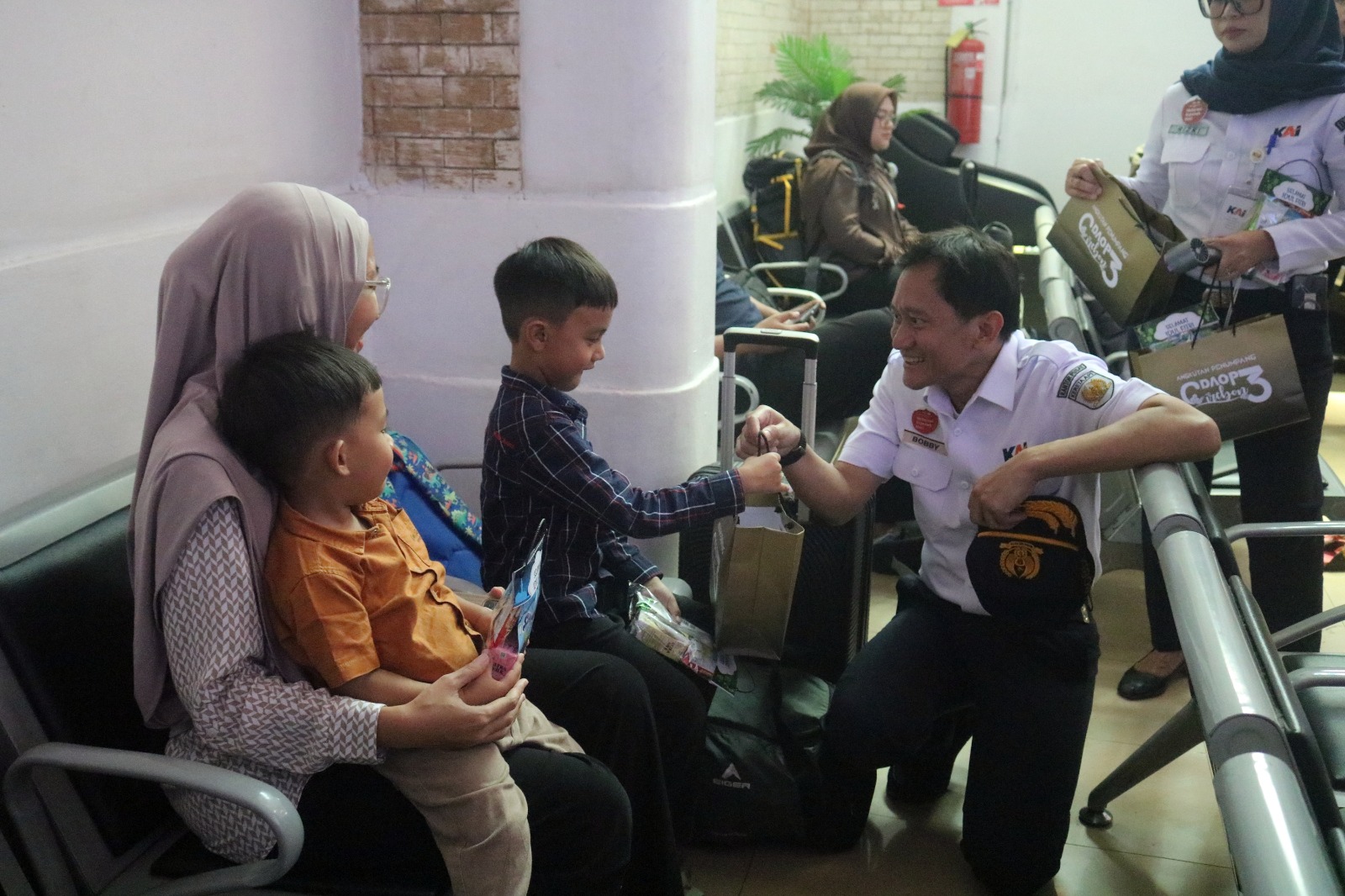 KAI Director Ensures Eid Transport Services Ready Following Cirebon Station Inspection