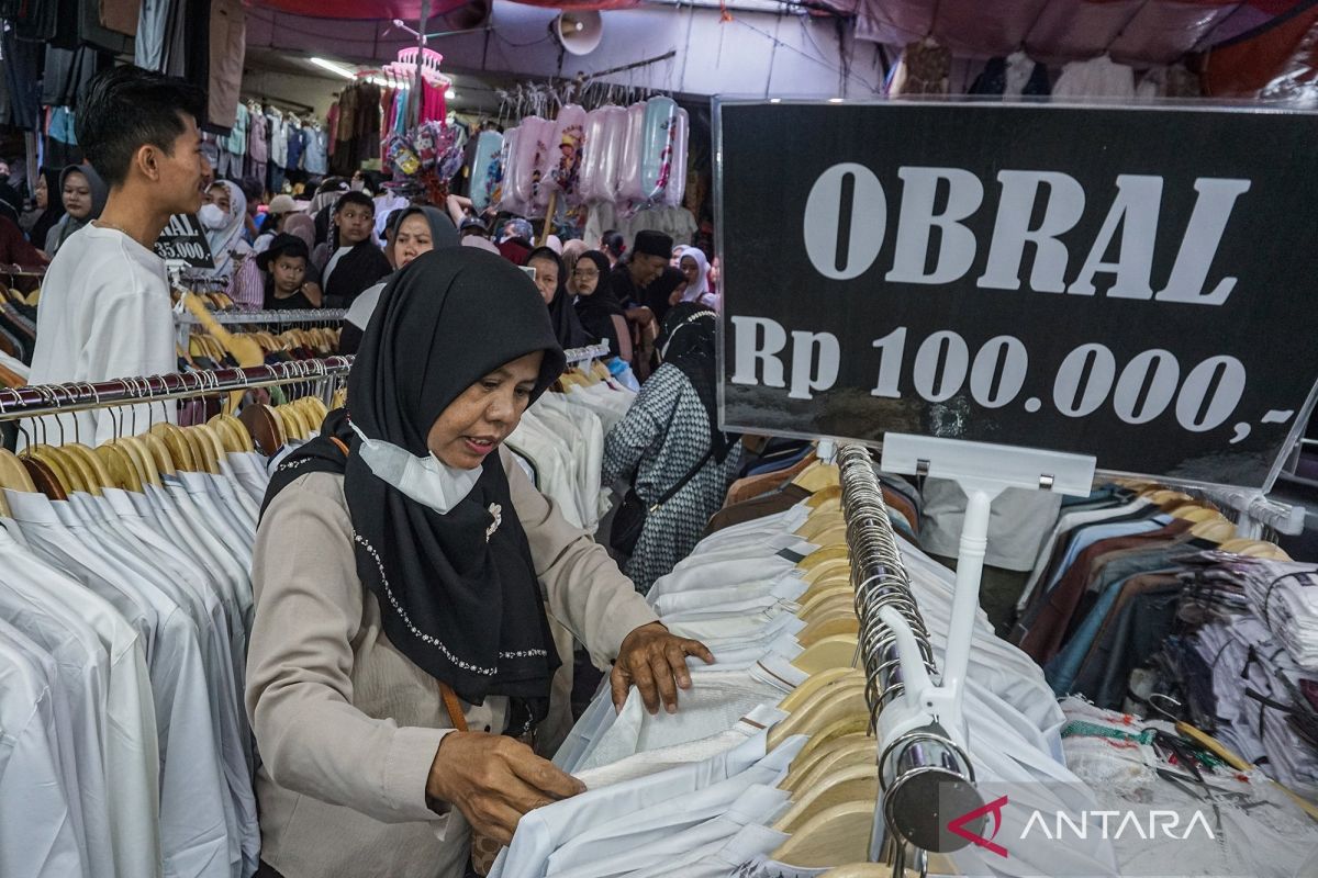 Top Stories: Tanah Abang Market Closure and Hormuz Strait Opening