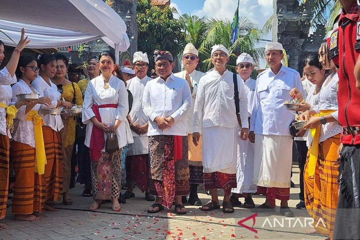 Pramono Anung Attends Melasti Ceremony at Pure Segera to Welcome Nyepi Day