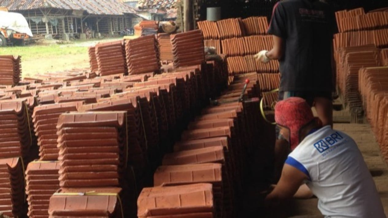 From Clay to Hope: The Story of Hena Gian Hermana's Tile Manufacturing Business Supported by BRI