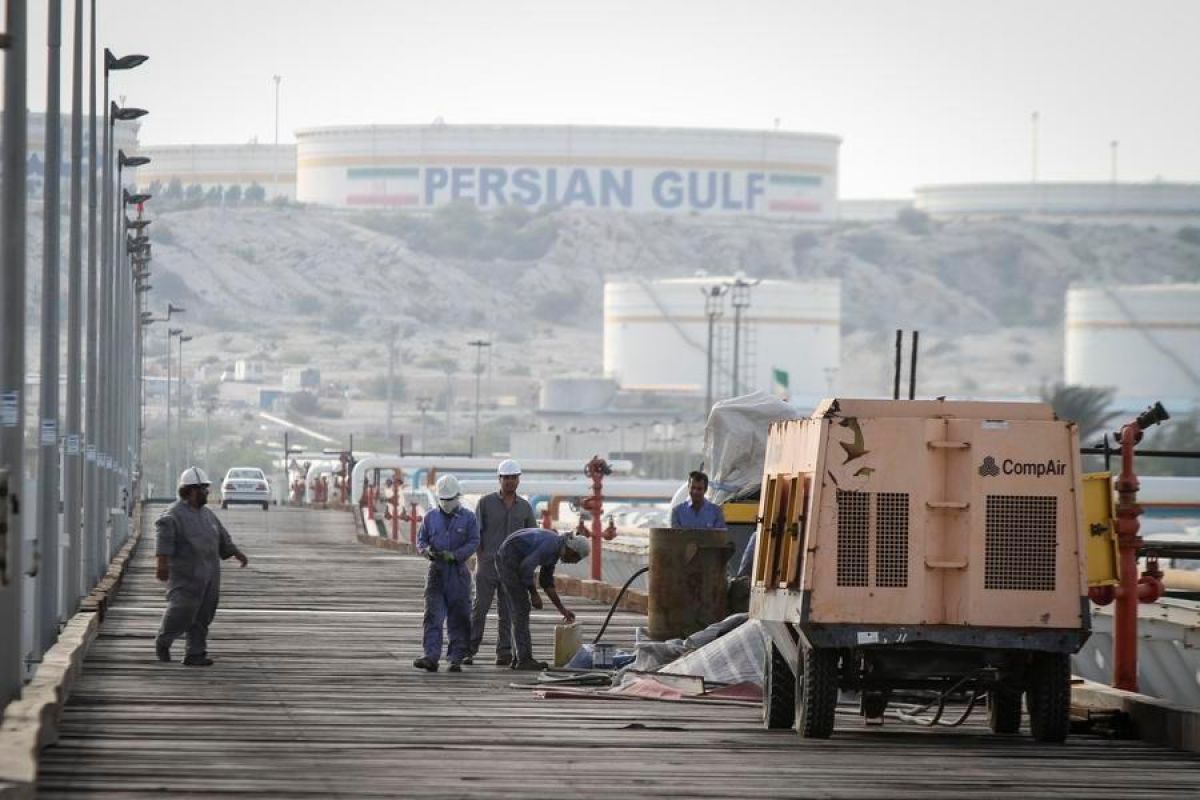 US strikes 90+ military targets on Kharg Island in Iran