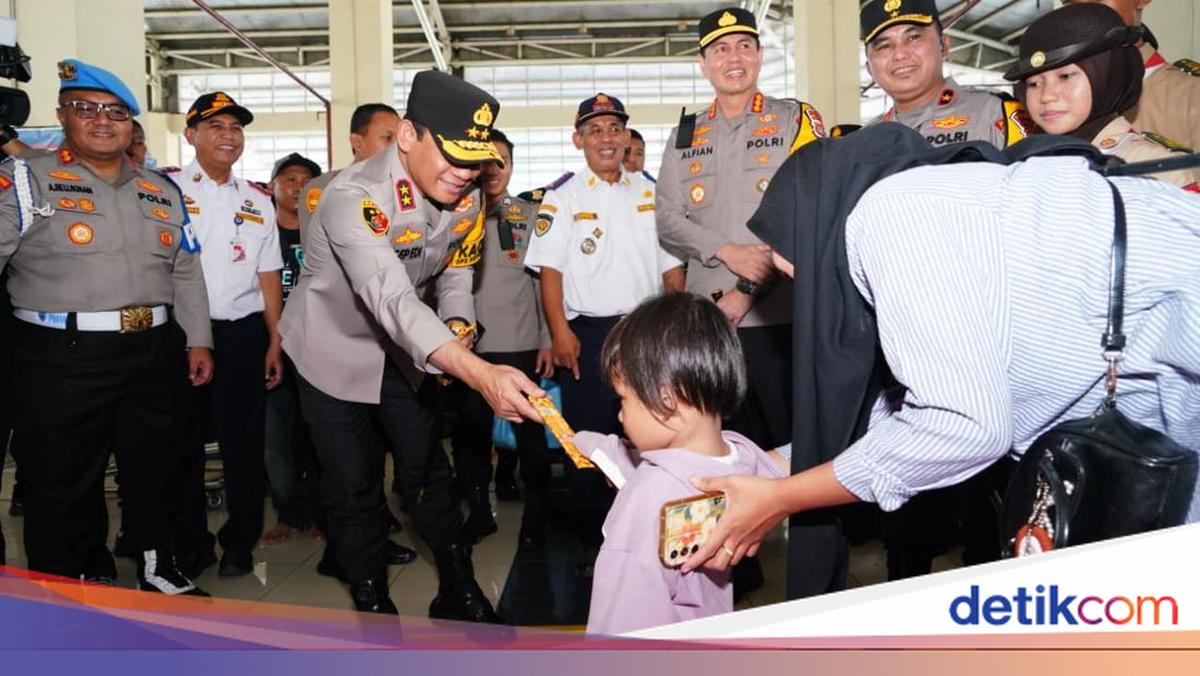 Metro Police Chief Tours Transport Hubs to Monitor Mudik, Ensures Public Service