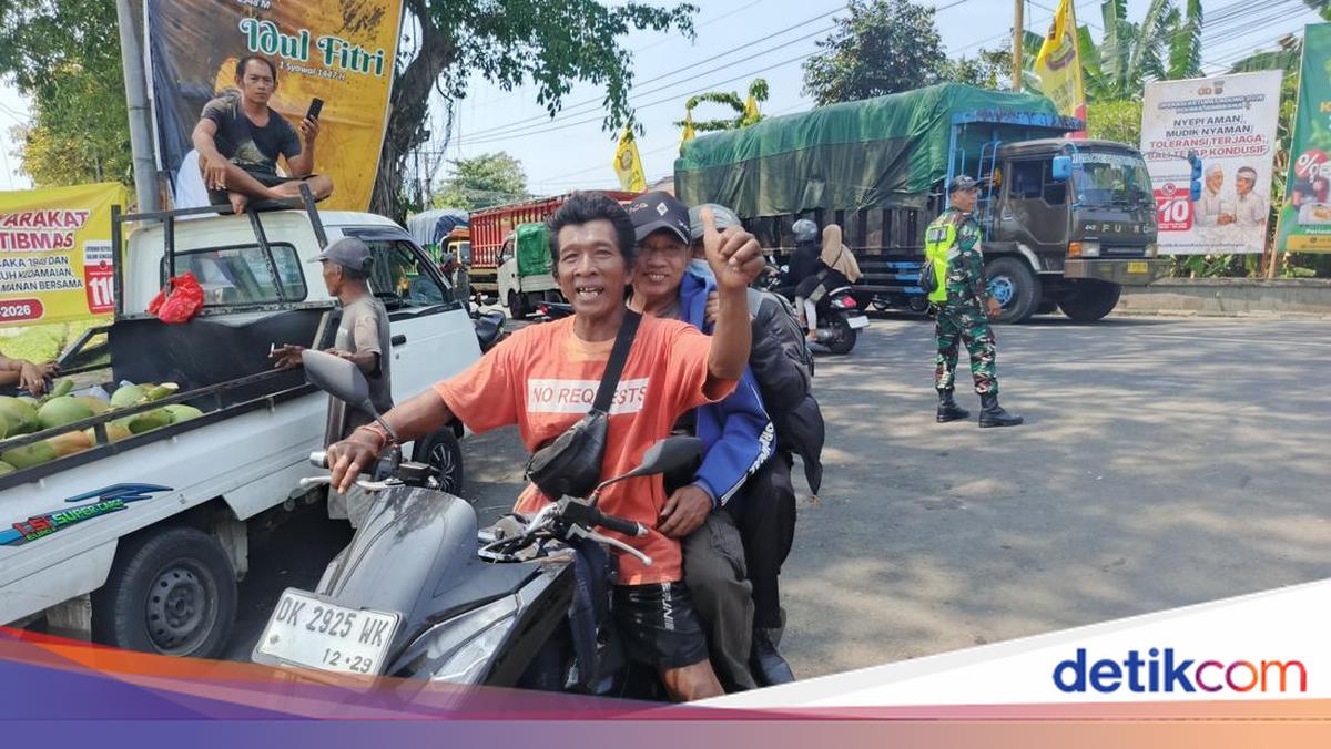 32 Kilometre Traffic Jam to Gilimanuk Port, Opportunistic Motorcycle Taxi Drivers Proliferate