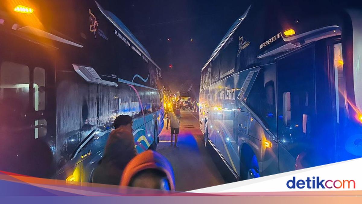 Bus Collides with Bus in Sumbawa Due to Illegal Racing Competition in the Middle of Road