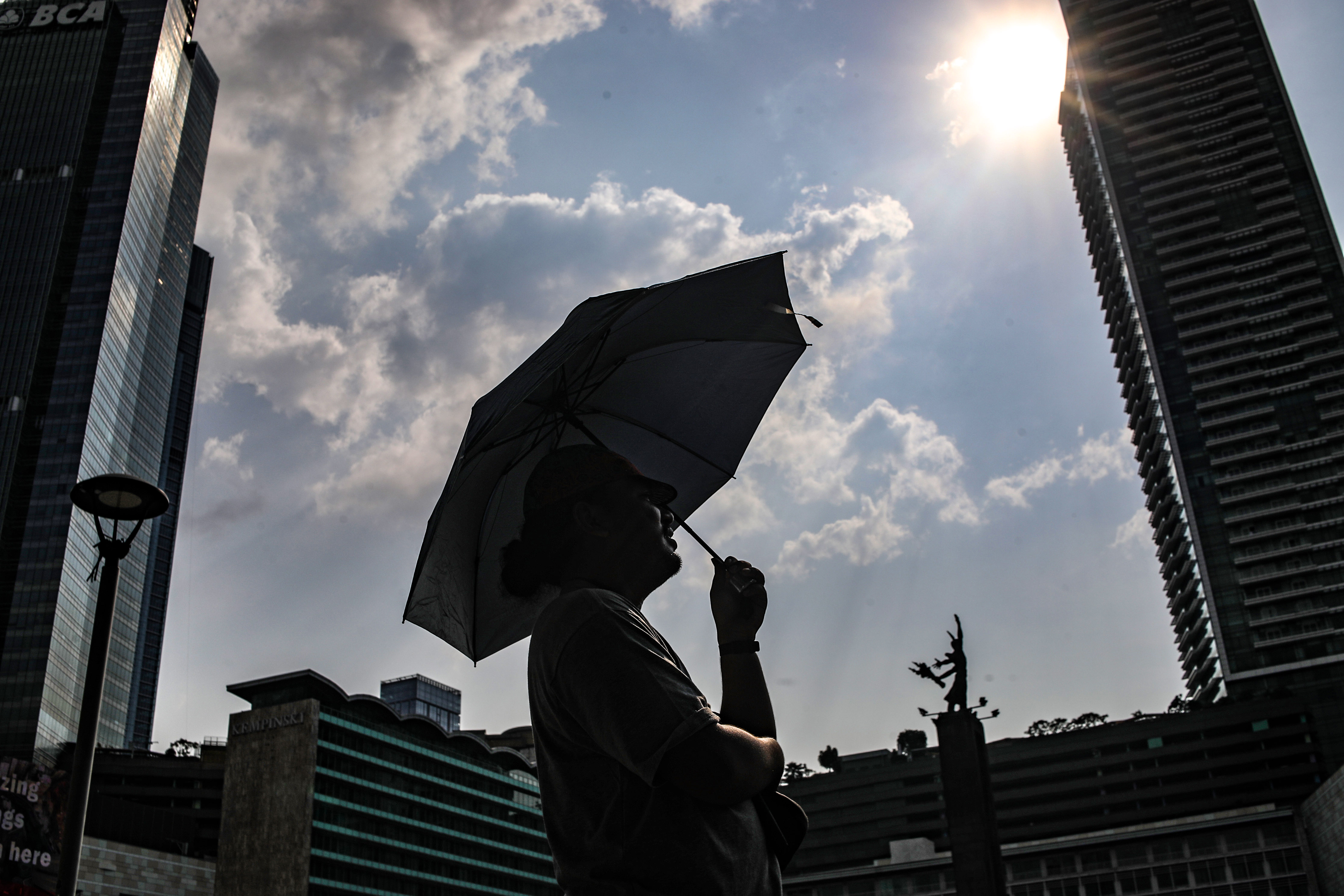 Extreme Heat Warning in Jakarta: Health Authority Cautions Against Heatstroke Risk