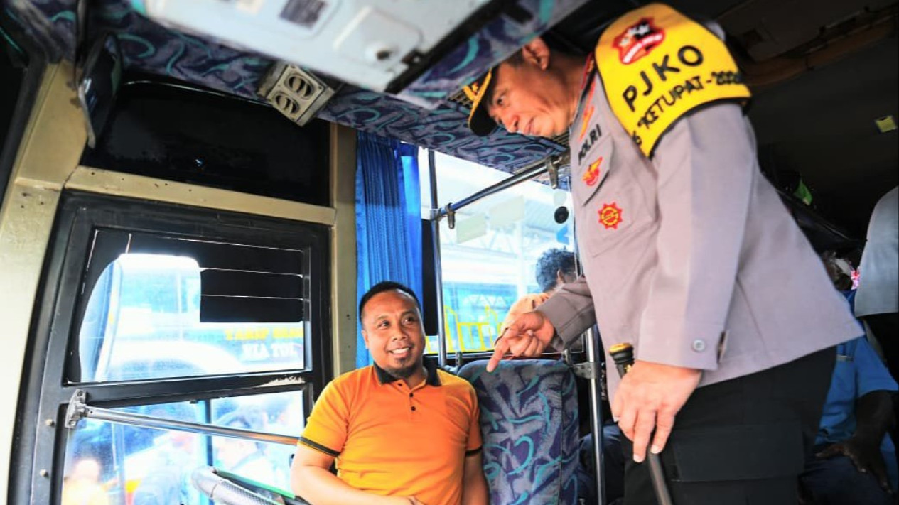 National Police Chief's Message to Bus Drivers: Drive Carefully and Safeguard Homebound Travellers