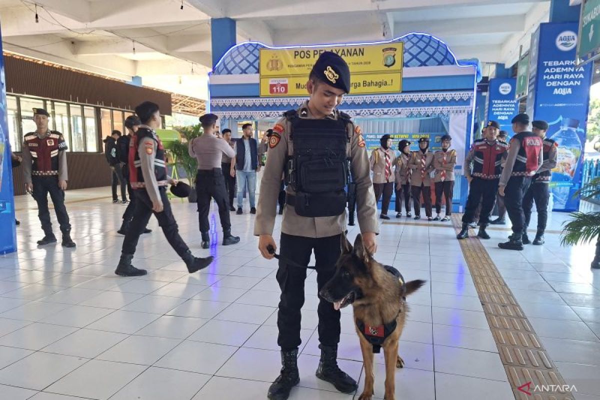 Dozens of Combined Personnel Guard Mudik Traffic Flow at Kampung Rambutan Terminal