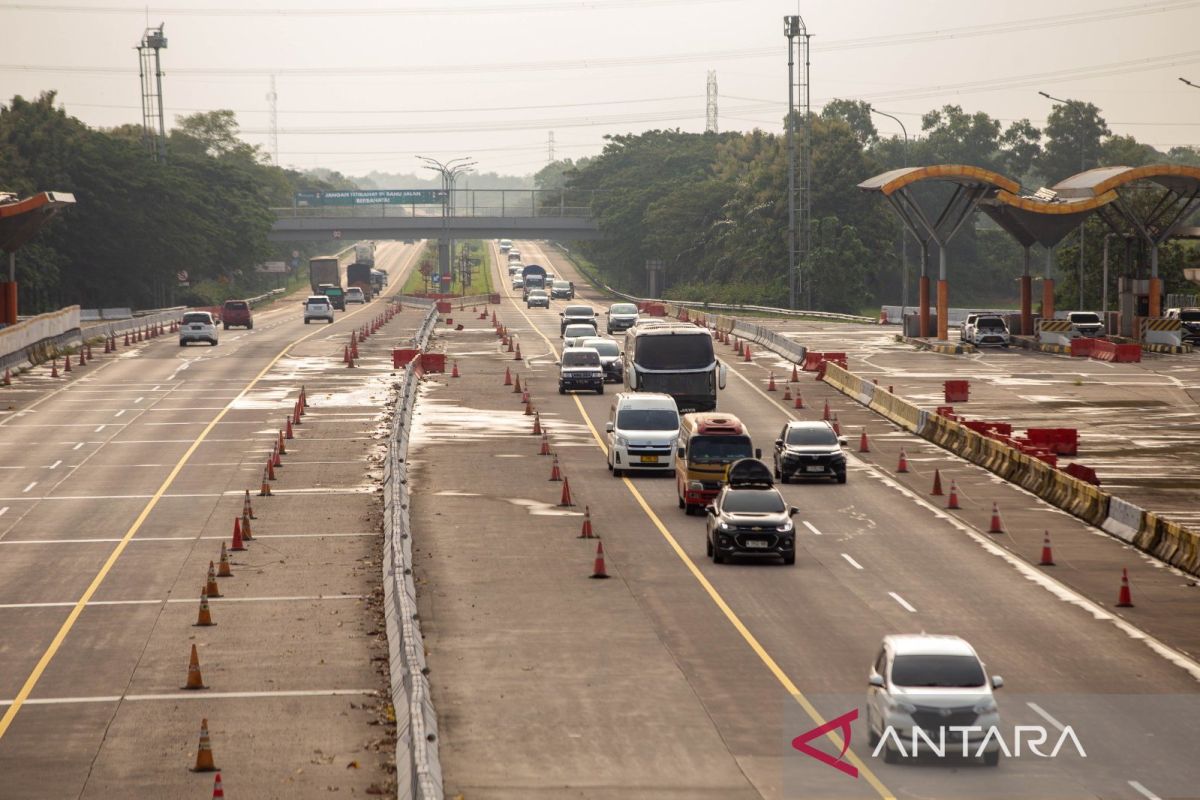Cirebon Traffic Police Predict Peak Homebound Travel Rush on Toll Road on 17 March