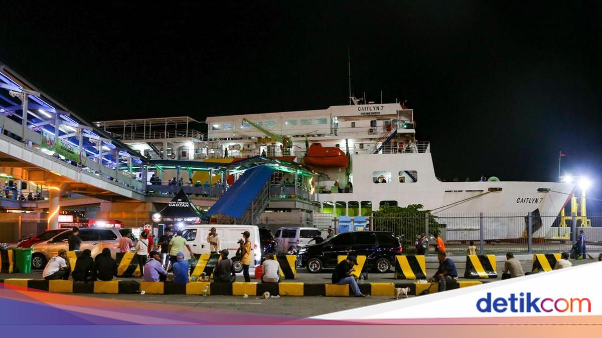 Merak Port Experiences Heavier Traffic During Evening Hours; Police Prepare for Congestion