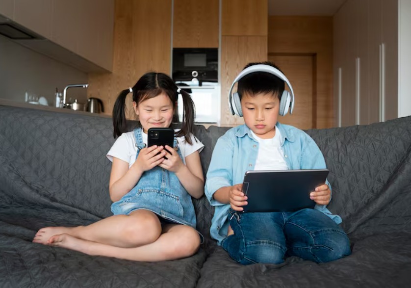 Protecting Children in the Digital Age: Parliament Supports Rules Restricting AI and Social Media