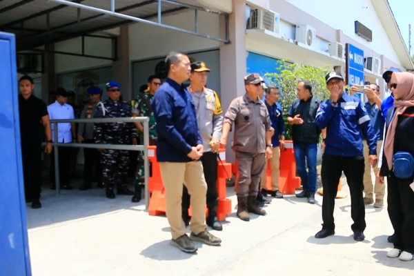 Governor of West Nusa Tenggara monitors exodus traffic, highlights disparities in bus ticket prices