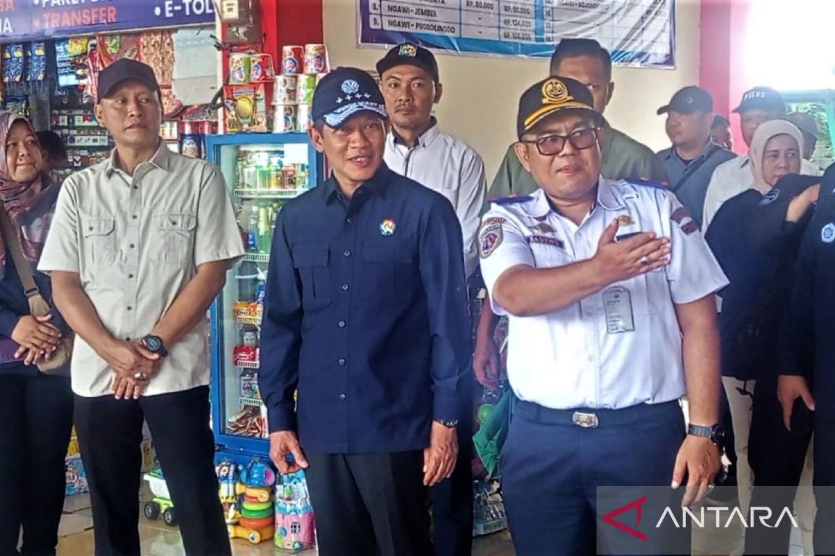 Environmental Minister Monitors Low-Waste Eid Exodus at Ngawi Terminal