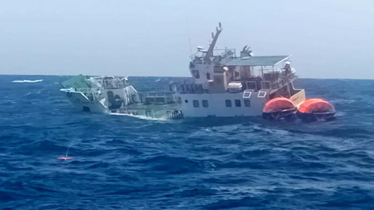 Pelni-Operated Vessel Suffers Engine Failure, Adrift Off Ternate