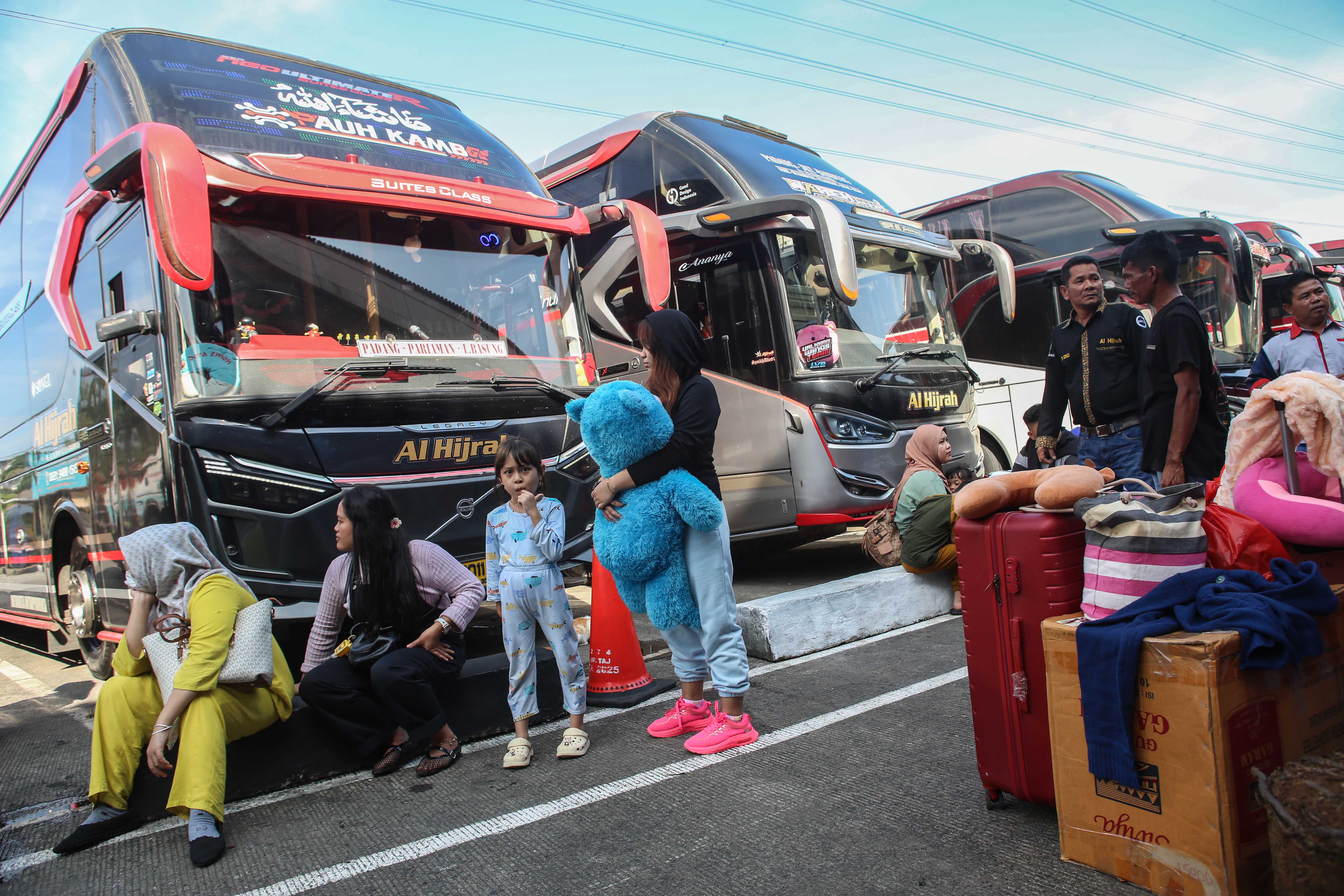 Mudik 2026: Kampung Rambutan Terminal Tightens Vehicle Safety Inspections on Inter-City Buses