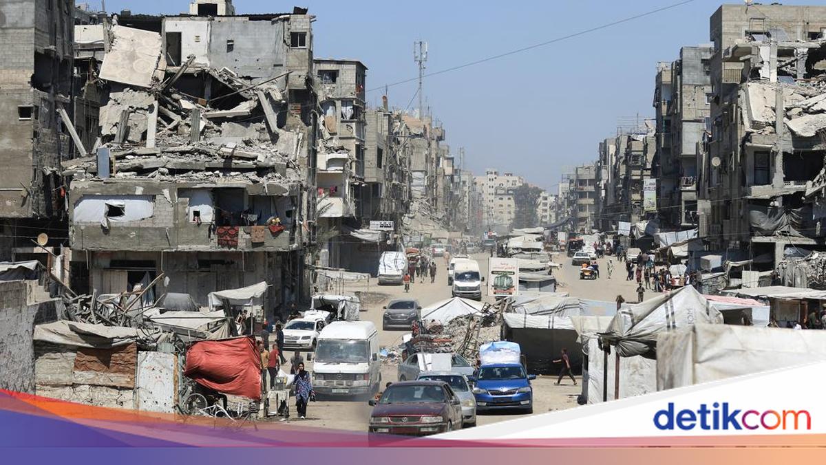 Israeli Attack Strikes Police Vehicle in Gaza, Eight Dead