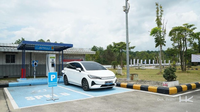 Electric Vehicle Charging Stations Mapped Along Java-Sumatra Toll Routes for Mudik