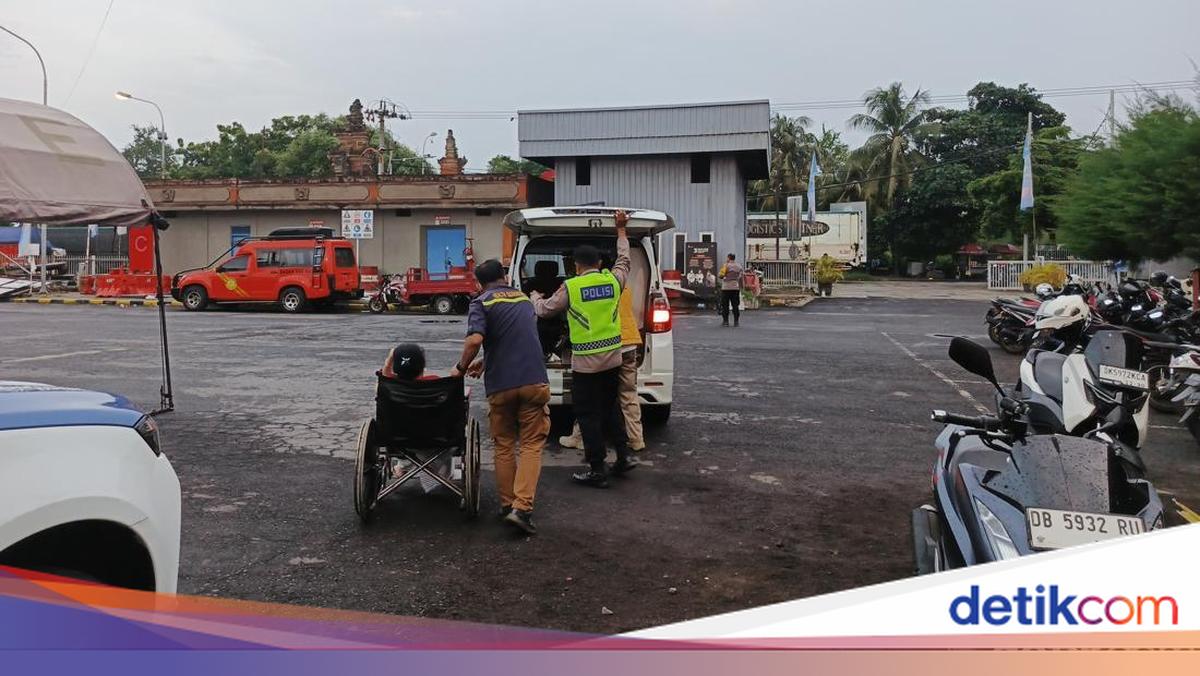 Severe Traffic Congestion Causes Dozens of Travellers to Collapse at Gilimanuk