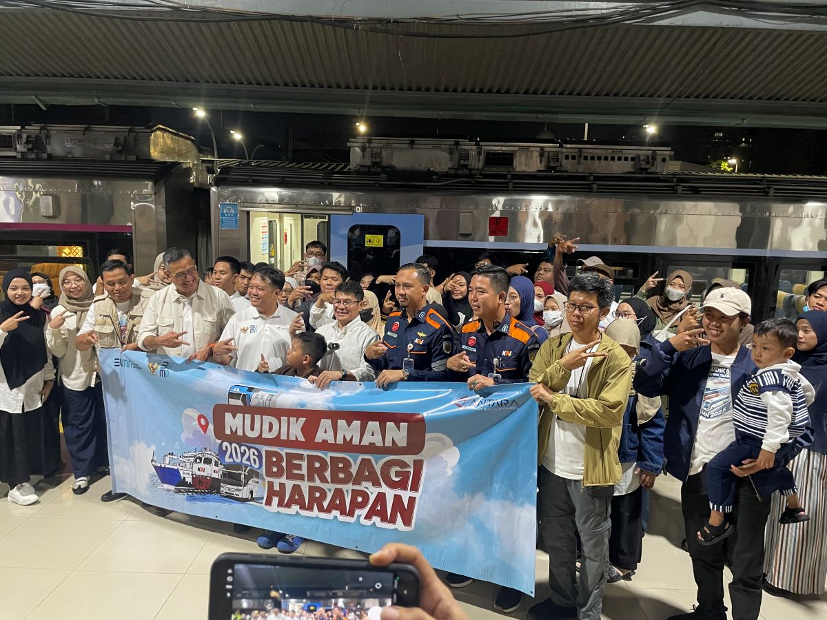 Antara Dispatches 140 Homebound Travellers via Joint Mudik Programme Using Train Services