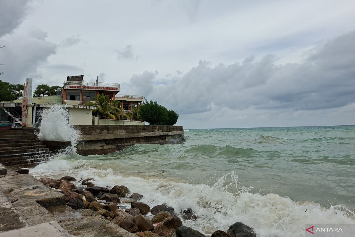 BMKG: Beware of 2.5-metre waves in East Nusa Tenggara waters until 19 March 2026