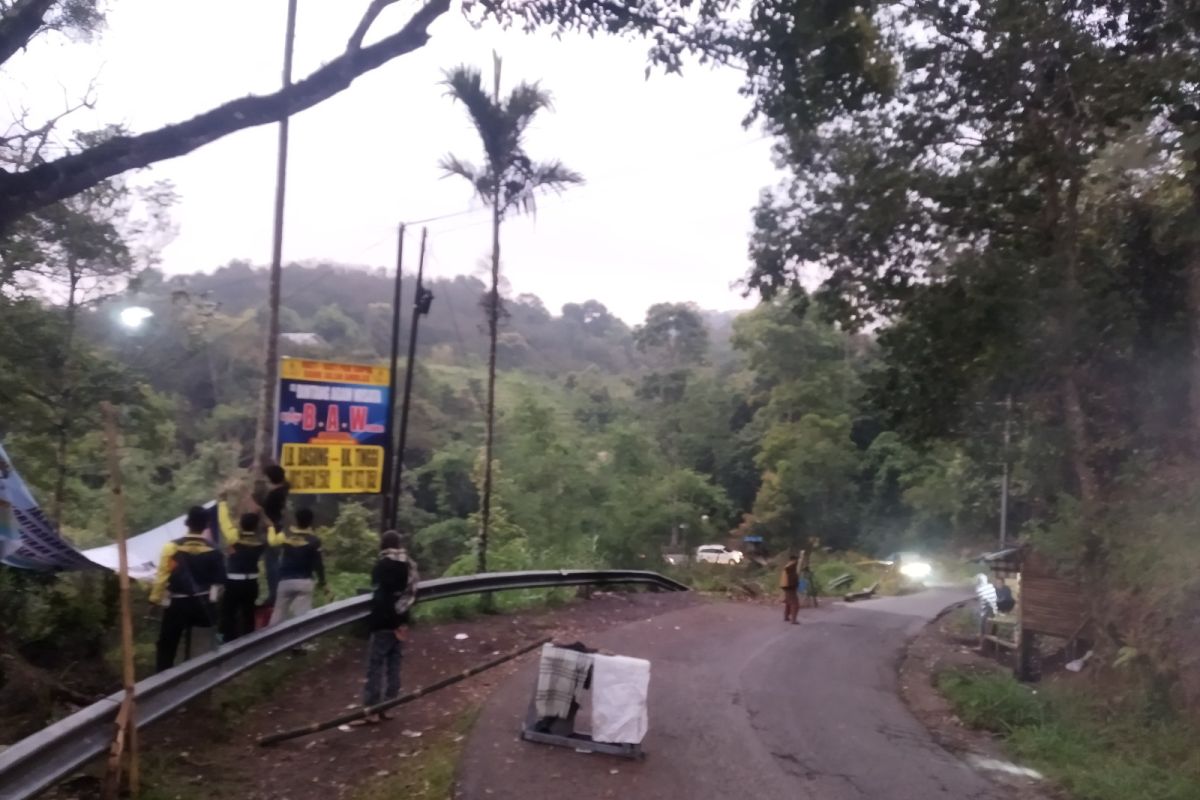 Agam District Government Installs Direction and Warning Signs on Routes to Bukittinggi