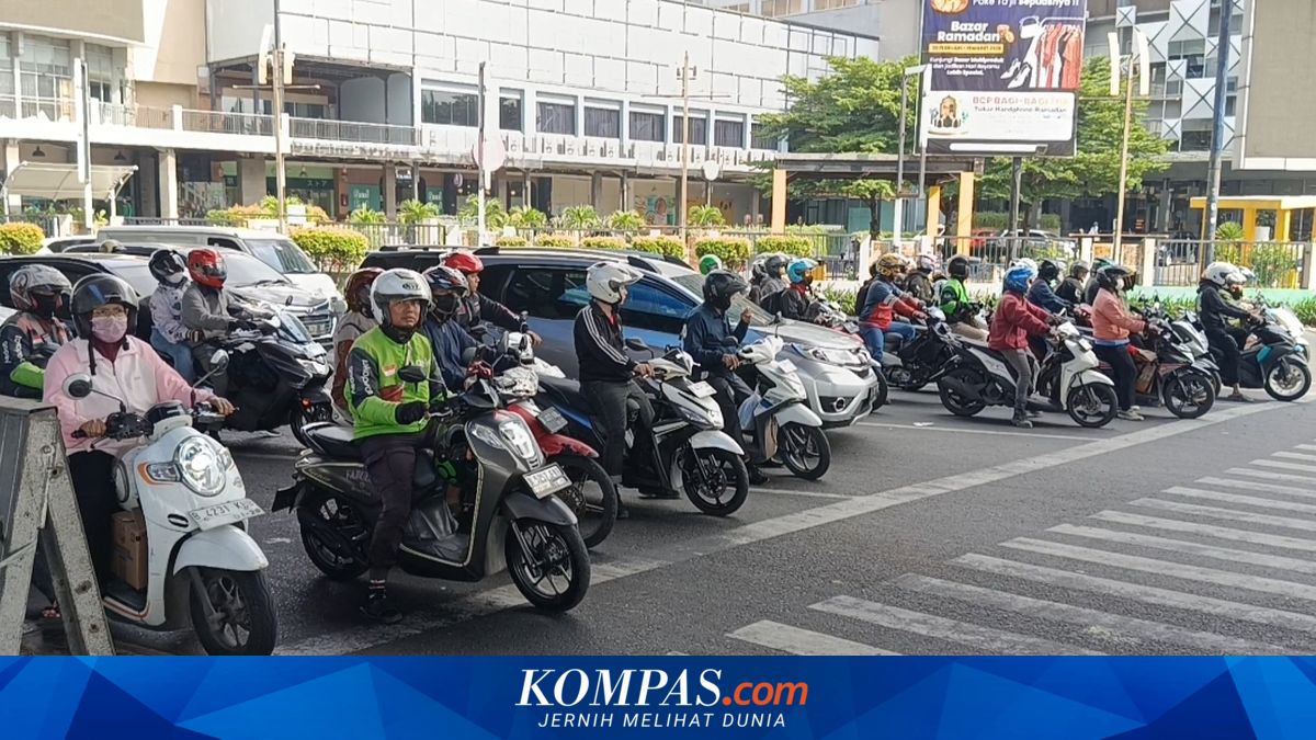 Traffic flow along Kalimalang mudik route remains smooth on Monday morning
