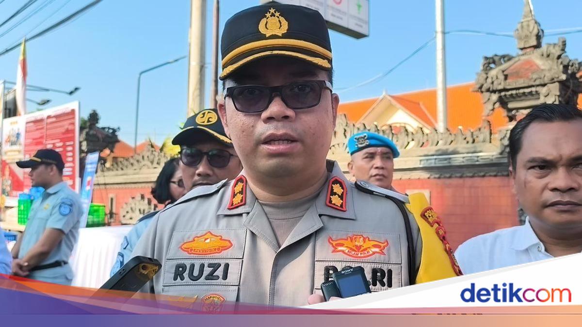 Heavy Traffic Congestion to Gilimanuk Port, Vehicle Queues Extend to Sumberklampok Village