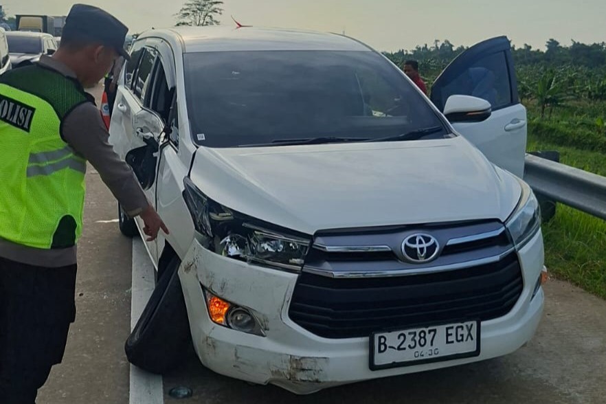 Multi-vehicle Pile-up on Semarang-Batang Toll Road Causes 3 km Traffic Jam