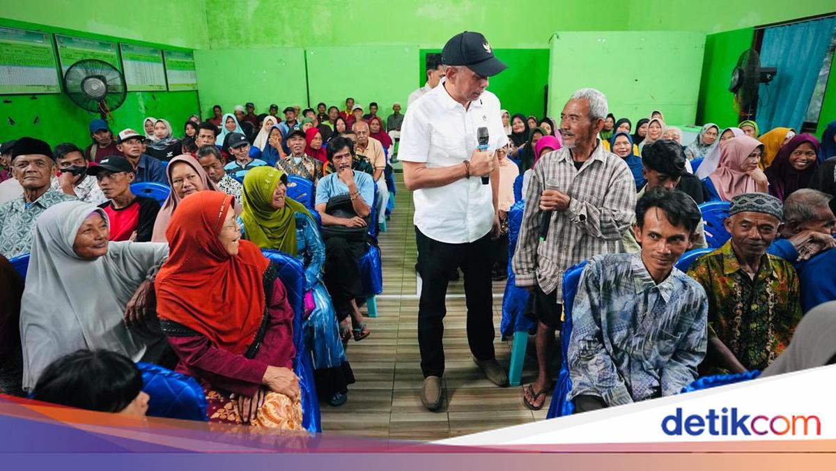 Deputy Minister of Social Affairs Distributes Food Aid and ATENSI in Magelang ahead of Eid