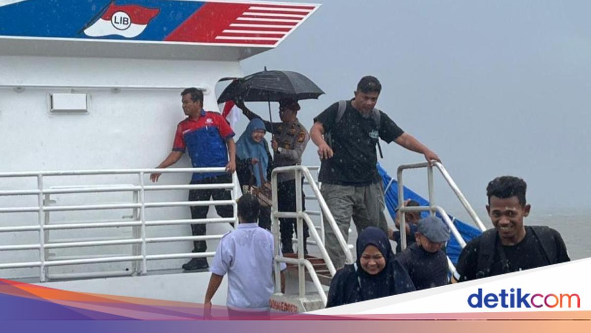 Passenger Surge at Tanjung Buton Port in Riau as Eid Holiday Approaches