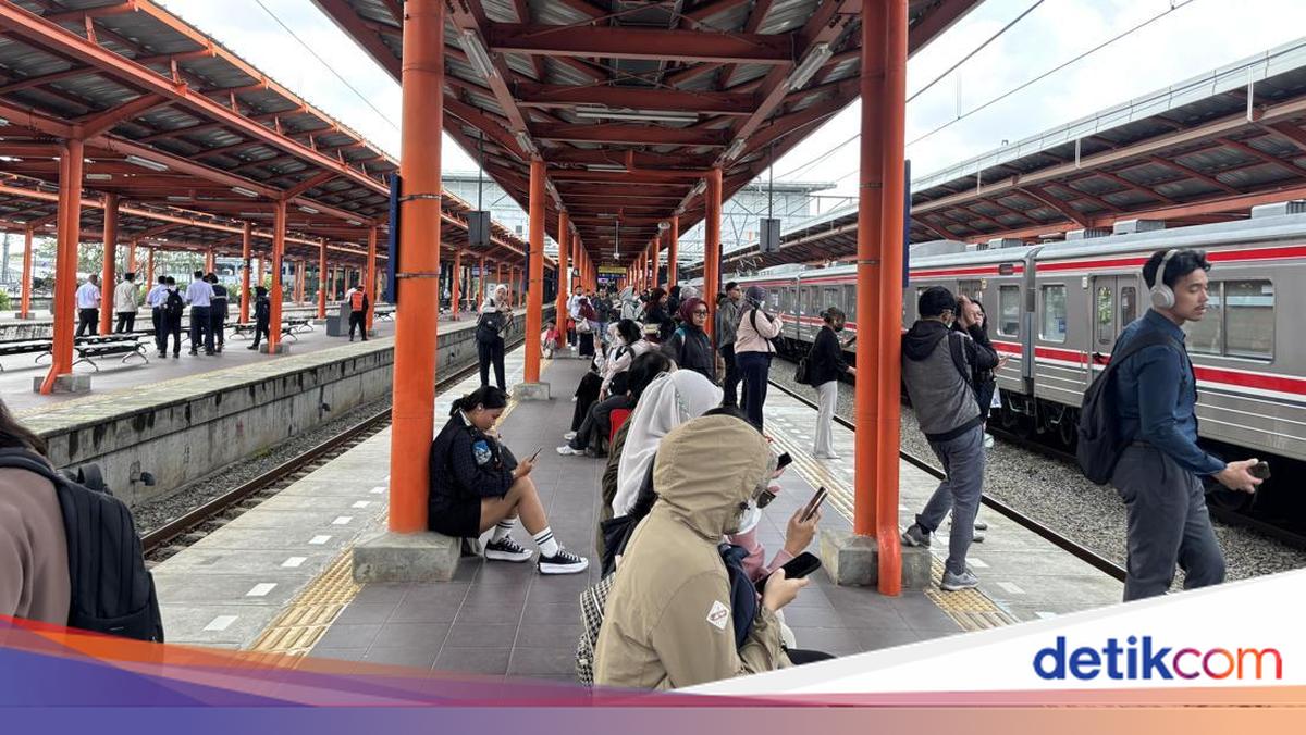 Work From Anywhere Policy Implemented Ahead of Lebaran Holiday, Bekasi KRL Station Sees Lighter Passenger Load