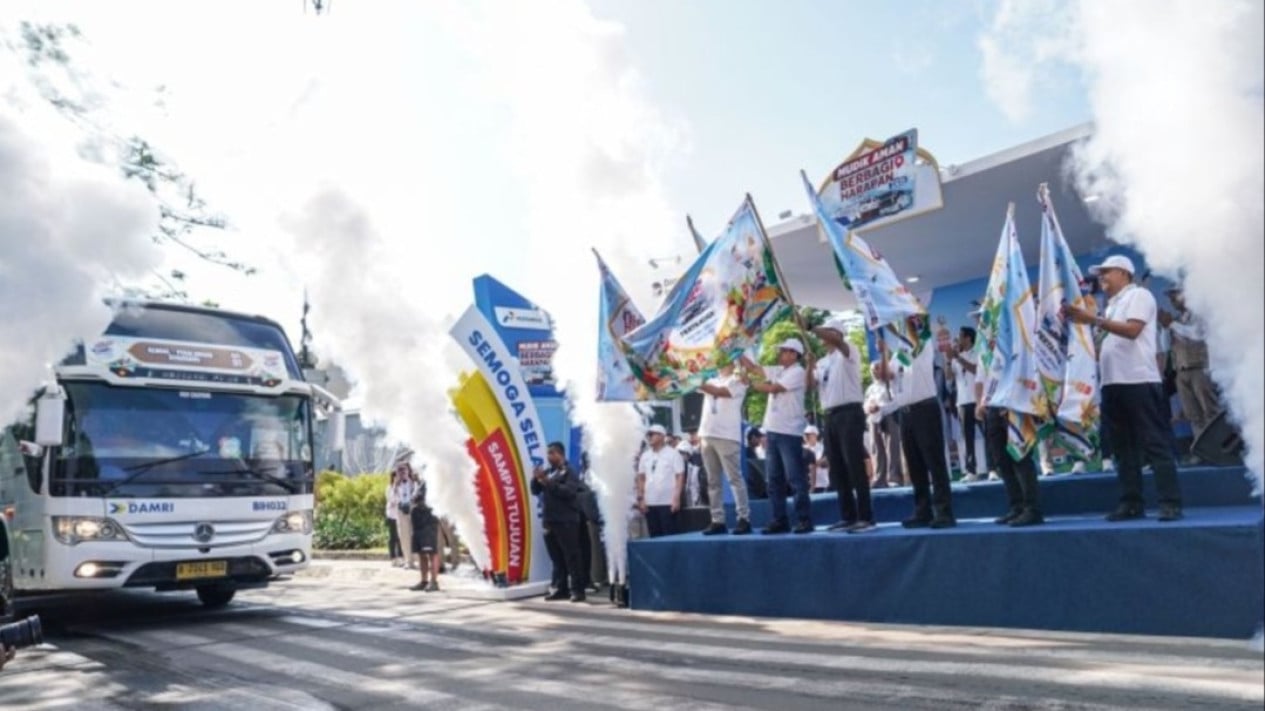 Pertamina Transports Ride-Hailing Drivers on Free Homecoming Journey to Several Javanese Cities