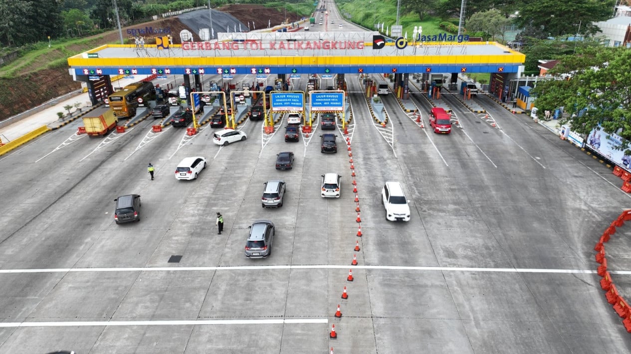 More than 33,000 Vehicles from Jakarta Enter Semarang via Kalikangkung Toll Gate