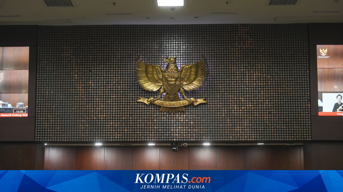 Constitutional Court Orders Review of Pension Benefits for DPR Members and Senior State Officials