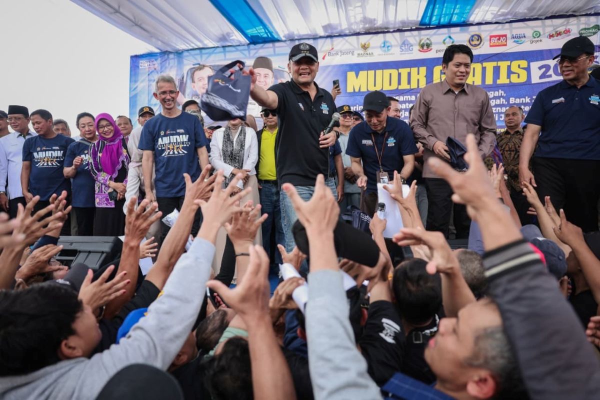 Governor Ahmad Luthfi Sends Off 16,186 Free Homecoming Passengers to Central Java