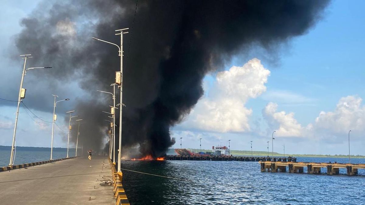 LPG Cylinder Cargo Vessel Explodes at Selayar Port, Two Crew Members Dead