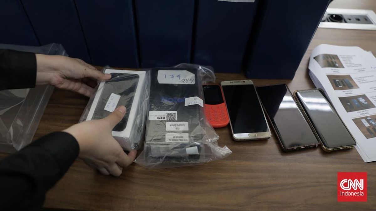 KPK Auctions Seized Assets: Two Oppo Smartphones Listed at Rp73,000 Sell for Rp59 Million