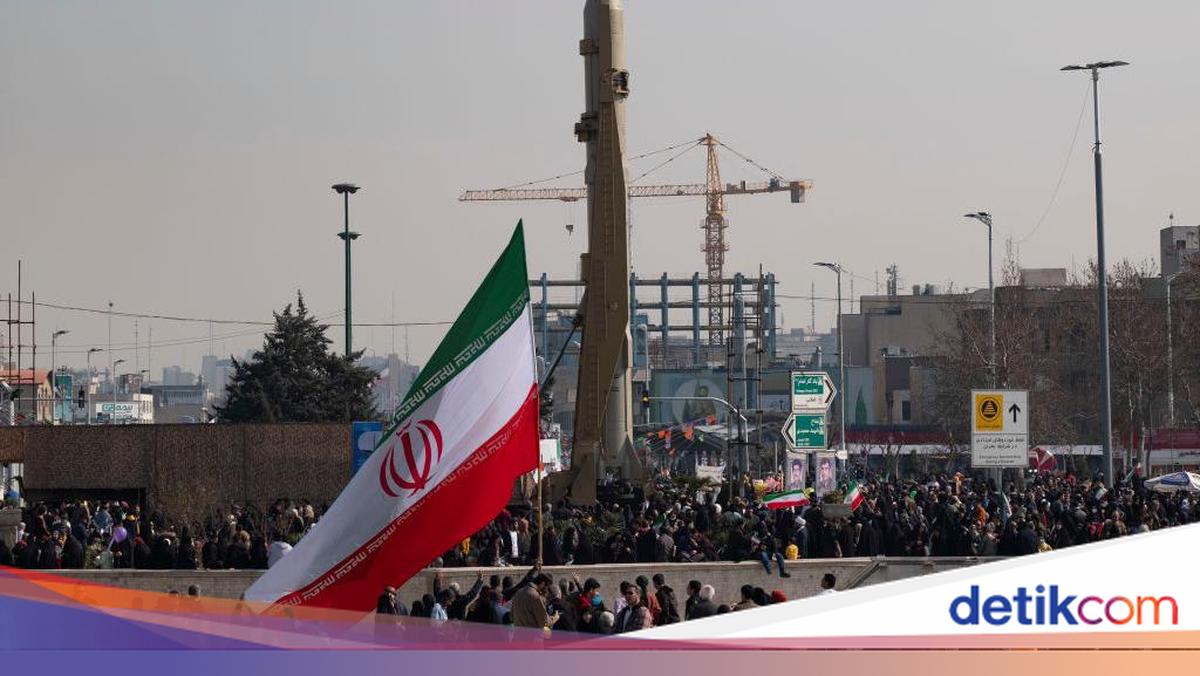 Iran Finally Launches Sejjil Missile; Warning Sirens Wail in Israel