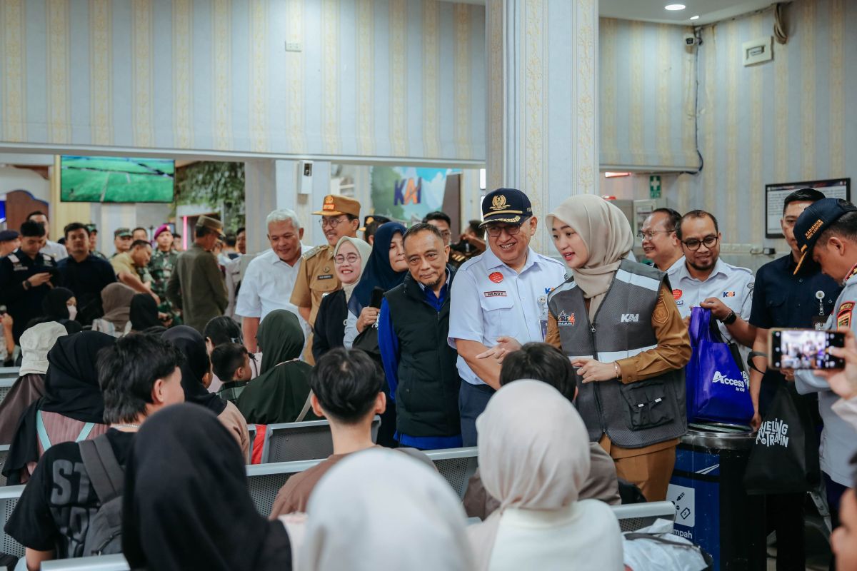 Lampung Provincial Government Facilitates 1,886 Citizens in Free Holiday Travel via Train and Bus