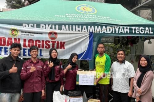 BEM and Rohis UBSI Tegal Campus Distribute Aid to Landslide Victims in Padasari Village