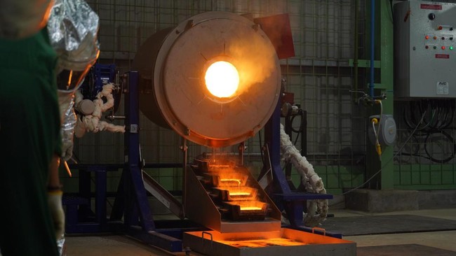 Merdeka Gold Resources Sells First Gold Shipment to Antam: 16 Kg