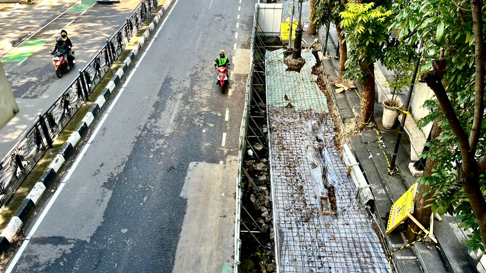 Poor Construction Standards, Farhan Freezes BRT Development Permits for Ministry of Transport Project